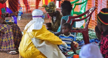 La OMS informa sobre una disminución de casos de ébola en África Occidental