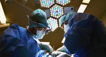 Investigan a 47 cirujanos en Cataluña por posible cobro comisiones ilegales