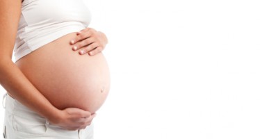 Recomiendan vacunar a las embarazadas cuando les corresponda por edad