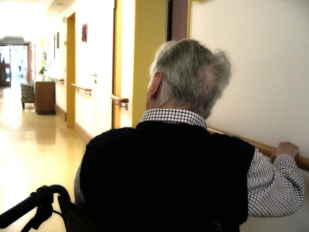 los ancianos que han sufrido cáncer o hipertensión tienen más riesgo de padecer depresion