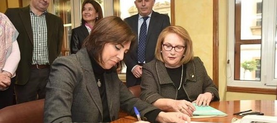 Murcia firma un convenio para integrar las farmacias en el sistema de Atención Primaria