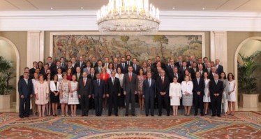 S.M El Rey Felipe VI recibe a los farmacéuticos por su centenario