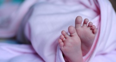Nace el primer niño del mundo con el ADN de tres personas