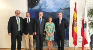 Reunión entre el presidente de la OMC y la consejera de Sanidad de Cantabria