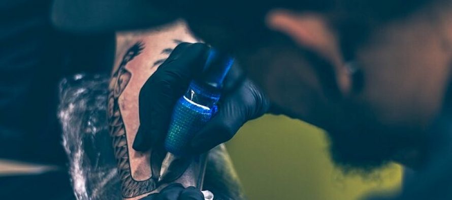 Alertan del peligro de algunos colorantes de los tatuajes