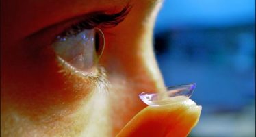 Investigan unas lentillas que frenan la miopia en niños