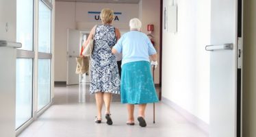 Las mujeres tienen más riesgo de sufrir alzhéimer por la menopausia