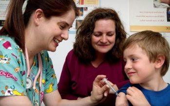 El Sergas agrupa en una dosis las vacunas a los niños de 3 años