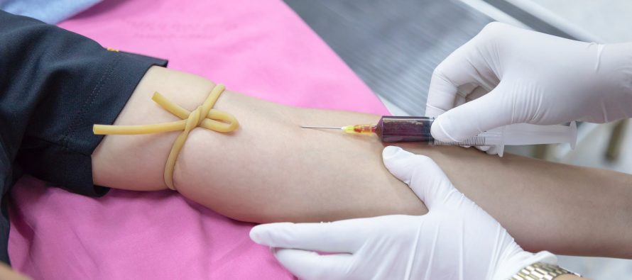 Descubren cómo transformar tu sangre en el grupo sanguíneo más necesitado en hospitales