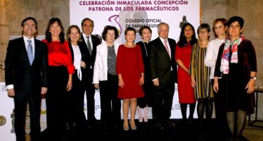 El profesor Francisco Zaragozá recibe el premio Juan Manuel Reol de los farmacéuticos de Burgos
