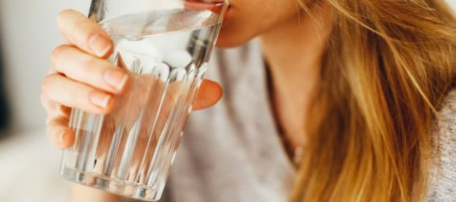 ¿Cuál es el mejor momento del día para beber agua?