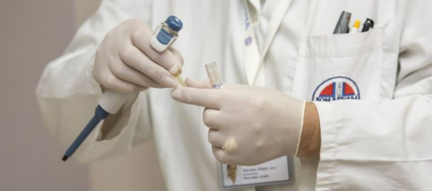 El uso de suero intravenoso abundante en pacientes con pancreatitis puede ser perjudicial