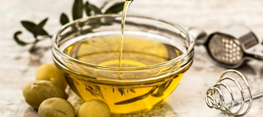 Un estudio señala que consumir aceite de oliva aumenta la esperanza de vida