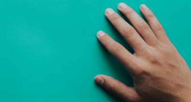 El tono y la forma de las uñas pueden ser un signo de trastornos de salud
