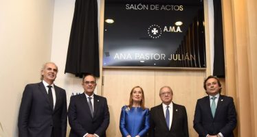 El salón de actos de A.M.A, recibe el nombre de Ana Pastor Julián