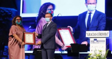 Quirónsalud Córdoba recibe un reconocimiento de CECO por la labor desarrollada durante la pandemia