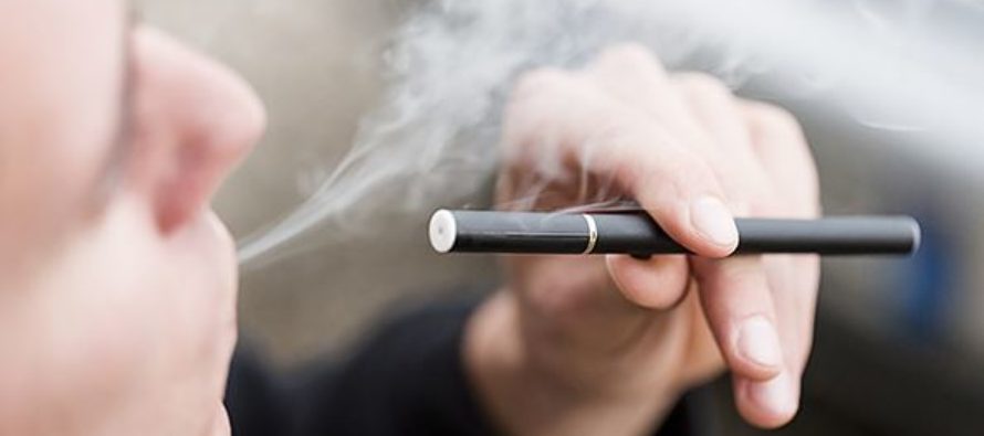 Aumenta el consumo de cigarrillos electrónicos y el uso de internet