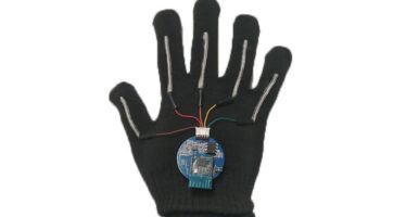 Un nuevo guante permite interpretar el lenguaje de signos en tiempo real