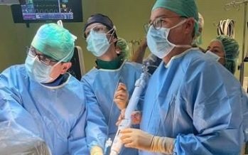 El Hospital Clínico San Carlos realiza el primer implante de prótesis mitral transcatéter en España