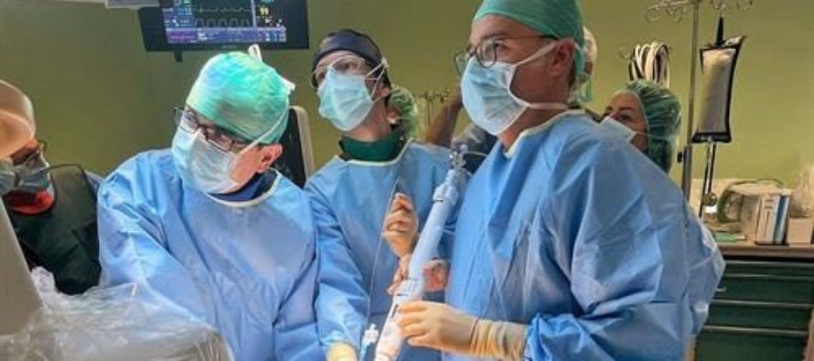 El Hospital Clínico San Carlos realiza el primer implante de prótesis mitral transcatéter en España