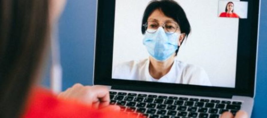 La videoconsulta permite al paciente oncológico estar en contacto permanente con su médico