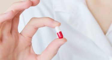 Pfizer permitirá la fabricación de su píldora antiviral en 95 países como genérico