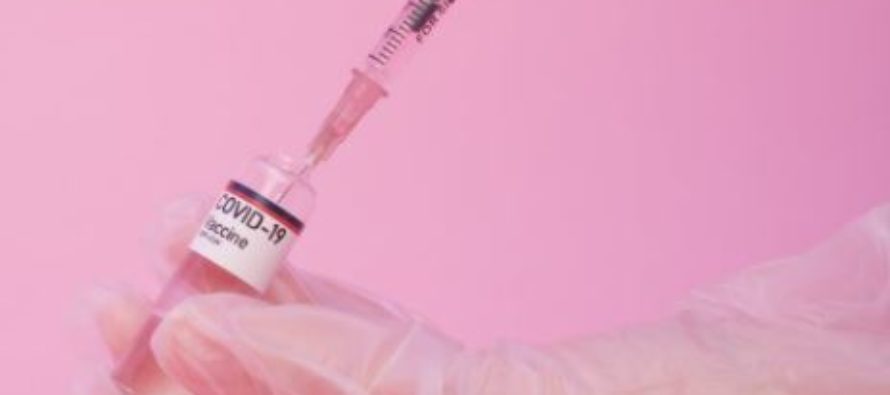 Alternar dosis de vacunas diferentes contra la Covid aumenta las reacciones leves