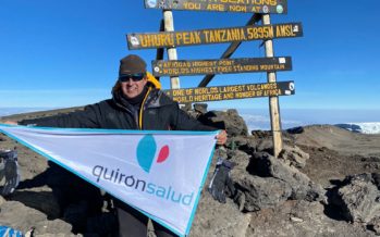 El traumatólogo Miguel Toledo alcanza la cima del Kilimanjaro con fines solidarios