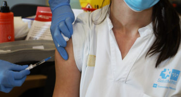 Comienza la vacunación de la tercera dosis frente al COVID-19 de los profesionales de Torrejón