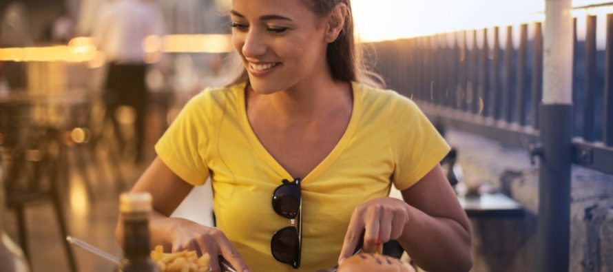 Cenar tarde aumenta el riesgo de diabetes en el 50% de la población