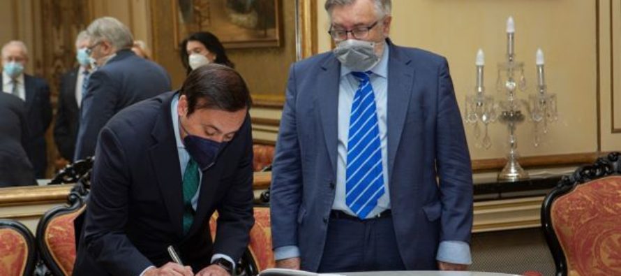 Cofares y la RANF sellan su cooperación científico-tecnológica por una farmacia de salud integral