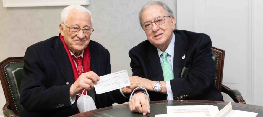El presidente de la Fundación A.M.A., el Dr. Diego Murillo, entrega a Mensajeros de La Paz un millón de euros para su programa de ayuda de emergencia a los refugiados ucranianos