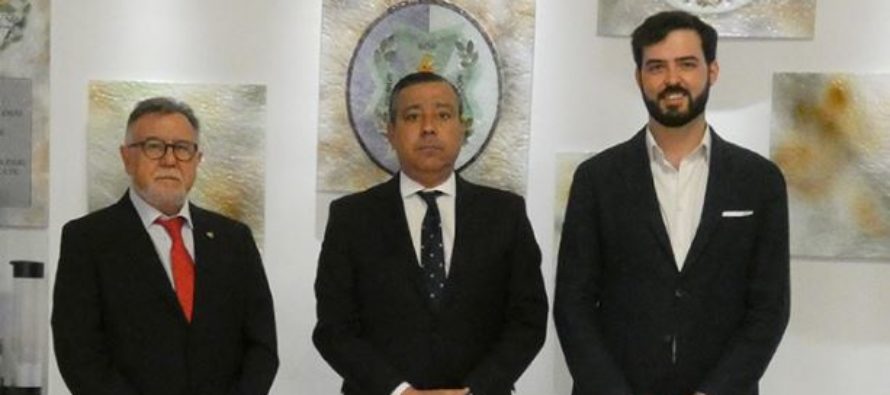 El Dr. Óscar Castro recibe la Medalla de Oro del Colegio de Dentistas de Albacete