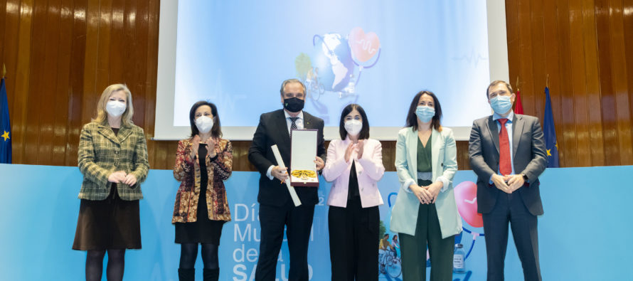 Los farmacéuticos reciben la Gran Cruz de la Orden Civil de Sanidad