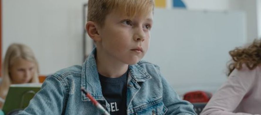 Sentirse triste y deprimido es entre un 40 % y un 50% más probable entre niños que sufren acoso fundamentado en su imagen corporal