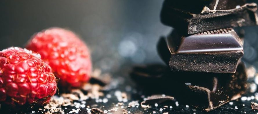 El chocolate negro reduce el dolor de la menstruación