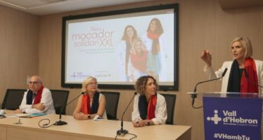 La V Edición del “Pañuelo Solidario” impulsa la investigación contra el cáncer de la mujer