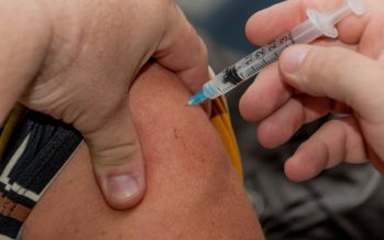 Las farmacéuticas trabajan en una vacuna de gripe y covid unidas en una dosis