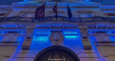 Iluminan la Real Casa de Correos para conmemorar el Día Mundial de la Diabetes