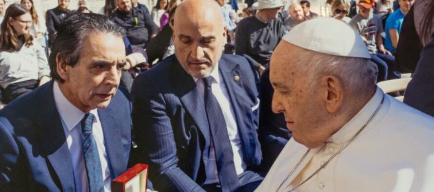 Los gestores administrativos bendecidos por el papa Francisco I