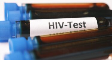 Nuevo tratamiento podría eliminar el VIH en las personas afectadas