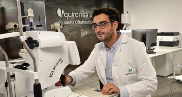 Dr. López: «La sobreexposición de las lentillas al agua las convierte en una fuente de infecciones»