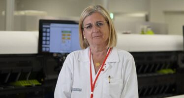 Cristina Arbona: «Los medicamentos derivados de la sangre son más baratos si los obtenemos nosotros»