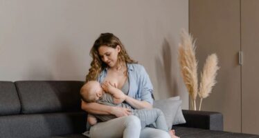 Favorecer la lactancia materna tiene beneficios para la madre y la empresa