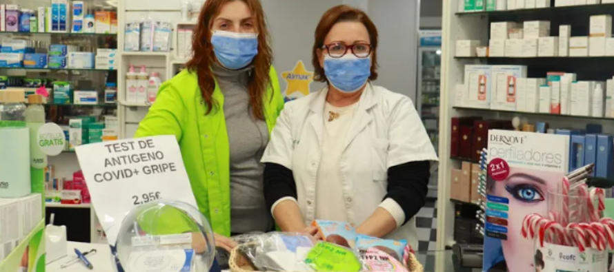 La venta de mascarilla, test y antigripales se dispara