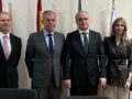El alcalde de Sevilla visita el centro logístico de Bidafarma