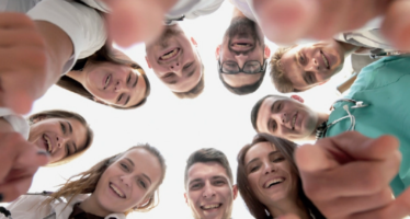 La Fundación A.M.A. lanza una nueva convocatoria de becas aumentando hasta 137 las ayudas para el 2025