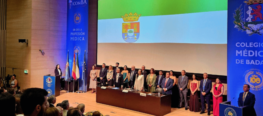 La Asociación Española de Derecho Sanitario y AMA reciben la Medalla de Oro del Colegio de Médicos de Badajoz