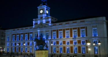 Madrid ilumina de azul la fachada de la Real Casa de Correos por el Día Mundial de la Hipertensión Pulmonar