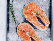 Los envases transfieren aditivos plásticos al pescado guardado en la nevera o el congelador